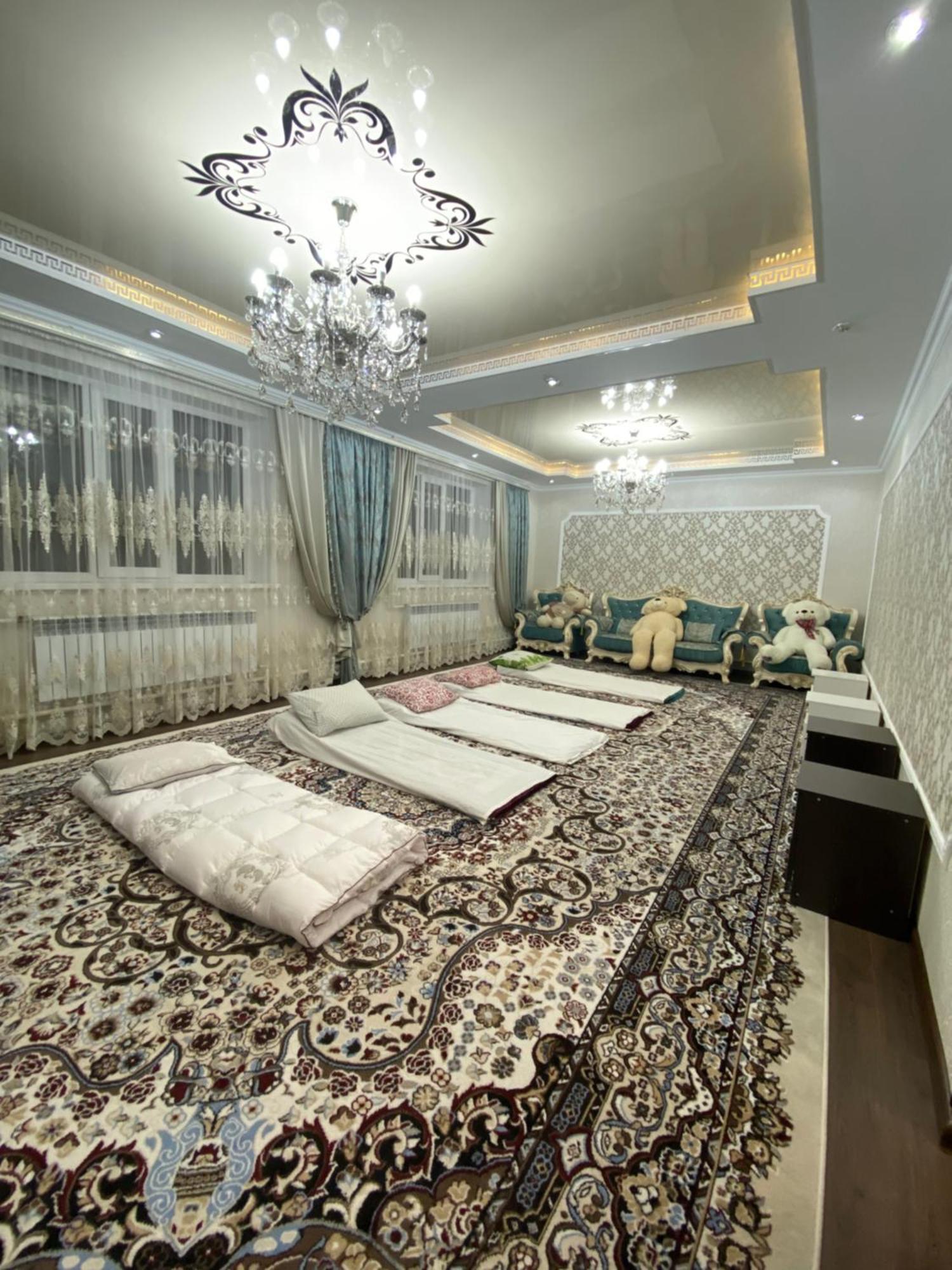 Guest House Glover Karakol Eksteriør billede